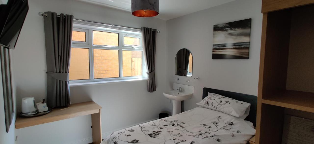 Aaron Lodge Guest House 레스터 외부 사진