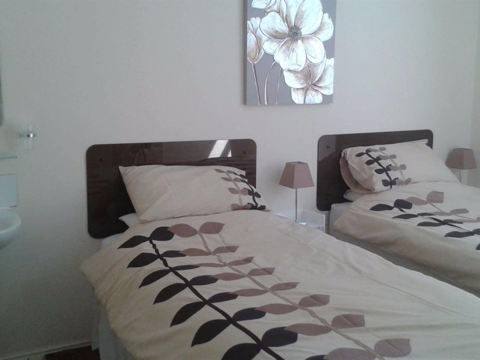 Aaron Lodge Guest House 레스터 외부 사진
