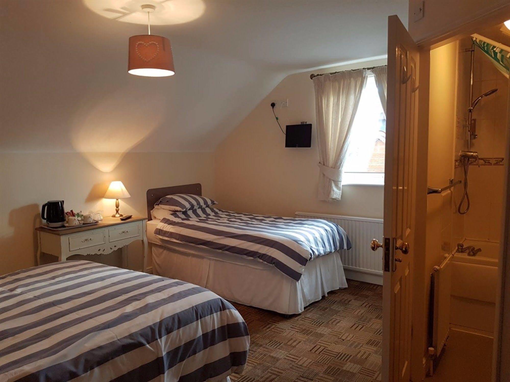 Aaron Lodge Guest House 레스터 외부 사진